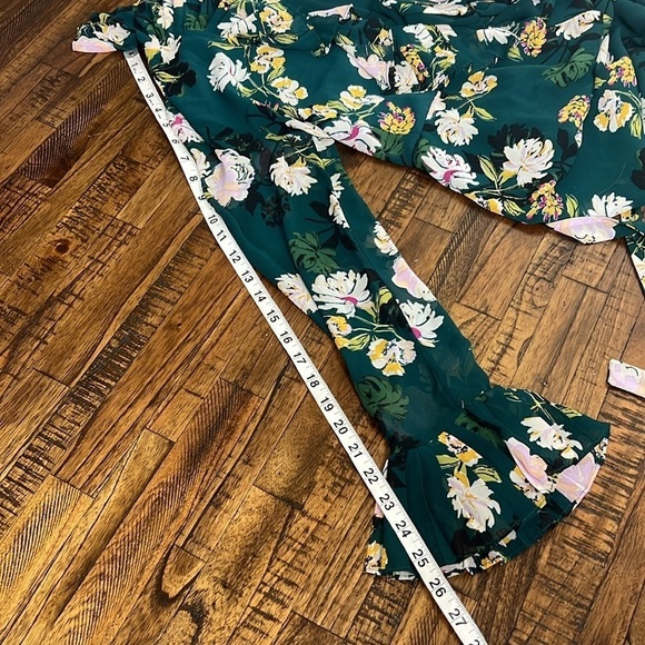 Wayf floral dress green true wrap with yellow pink white flowers ruffle Vneck M - Picture 12 of 13